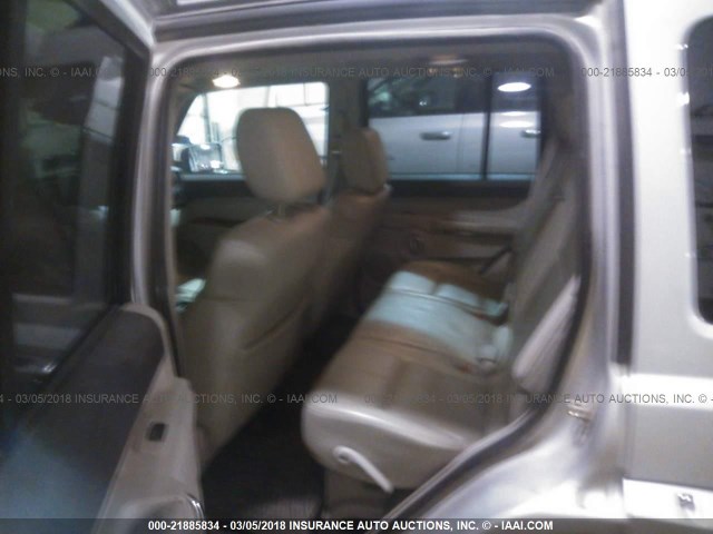 1J8HG58N06C178938 - 2006 JEEP COMMANDER LIMITED SILVER photo 8