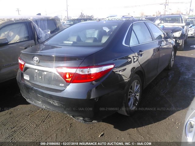 4T1BF1FK6GU256941 - 2016 TOYOTA CAMRY LE/XLE/SE/XSE BLACK photo 4