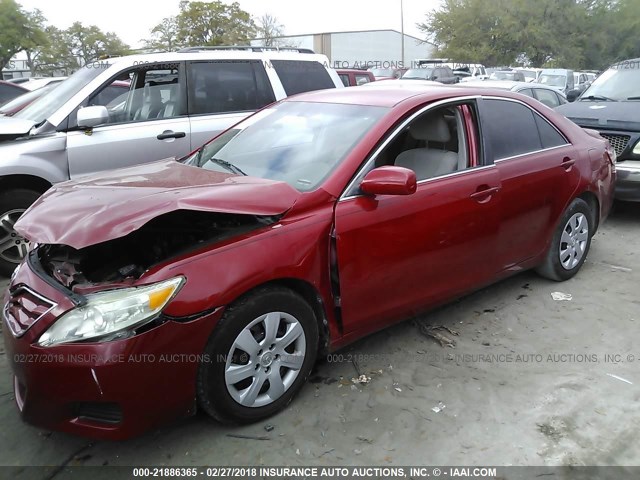 4T4BF3EK8AR018731 - 2010 TOYOTA CAMRY SE/LE/XLE RED photo 2