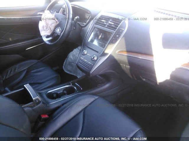 5LMCJ2C99HUL08846 - 2017 LINCOLN MKC SELECT ნაცრისფერი ფოტო 5