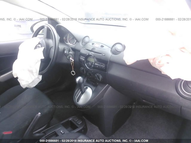 JM1DE1KY4E0176486 - 2014 MAZDA MAZDA2 SPORT SILVER photo 5