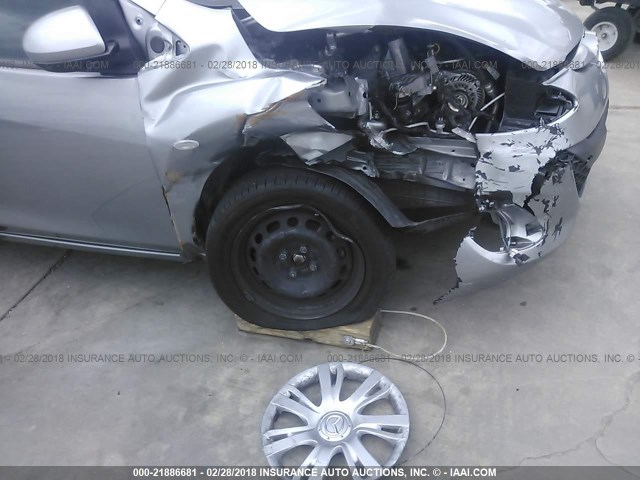 JM1DE1KY4E0176486 - 2014 MAZDA MAZDA2 SPORT SILVER photo 6