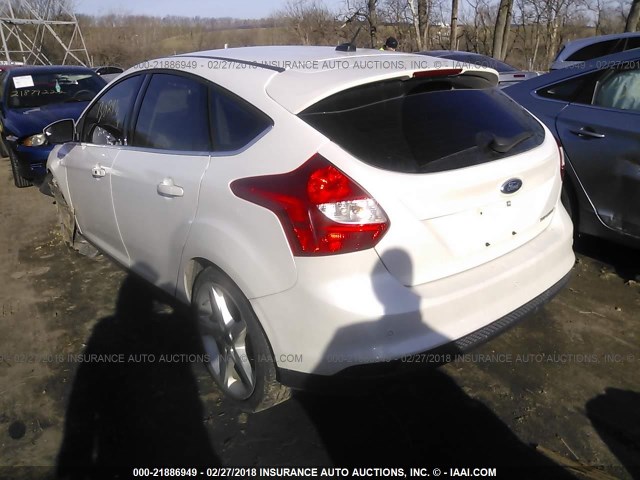 1FAHP3N29CL266667 - 2012 FORD FOCUS TITANIUM WHITE photo 3