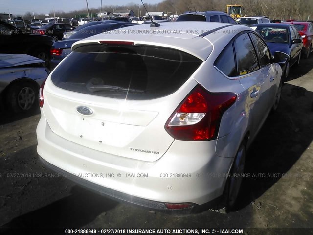 1FAHP3N29CL266667 - 2012 FORD FOCUS TITANIUM WHITE photo 4