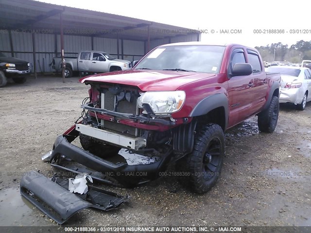 5TFLU4EN8DX071053 - 2013 TOYOTA TACOMA DOUBLE CAB RED photo 2