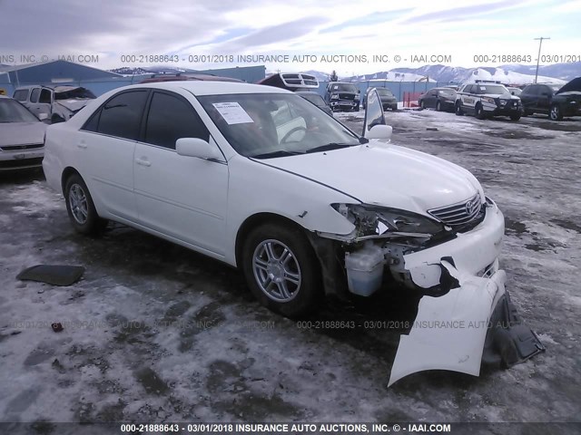 4T1BE32K95U017546 - 2005 TOYOTA CAMRY LE/XLE/SE WHITE photo 1