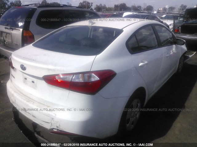 KNAFK4A64G5560791 - 2016 KIA FORTE LX WHITE photo 4