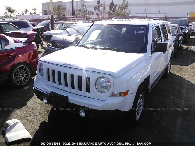 1C4NJPBAXFD413904 - 2015 JEEP PATRIOT SPORT WHITE photo 2