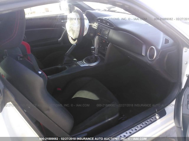 JF1ZNAA11D1711296 - 2013 TOYOTA SCION FR-S თეთრი ფოტო 5