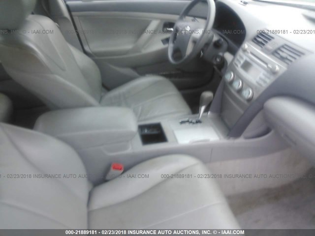 4T1BE46K99U354255 - 2009 TOYOTA CAMRY SE/LE/XLE ვერცხლისფერი ფოტო 5