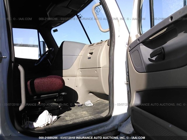 1FUJGLCK29LAD0506 - 2009 FREIGHTLINER CASCADIA 125  WHITE photo 5