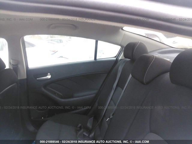 3KPFK4A77HE136975 - 2017 KIA FORTE LX BLACK photo 8