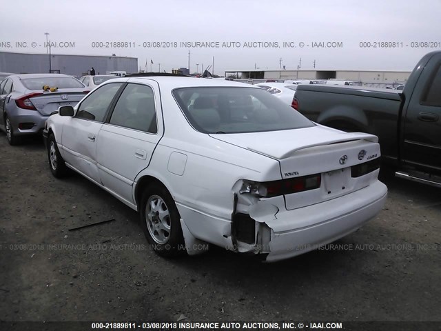 JT2BG22K5W0262841 - 1998 TOYOTA CAMRY CE/LE/XLE 白色 照片 3