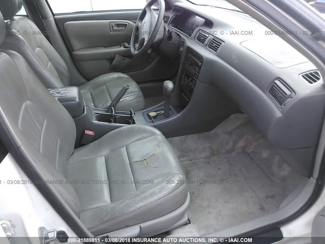 JT2BG22K5W0262841 - 1998 TOYOTA CAMRY CE/LE/XLE 白色 照片 5