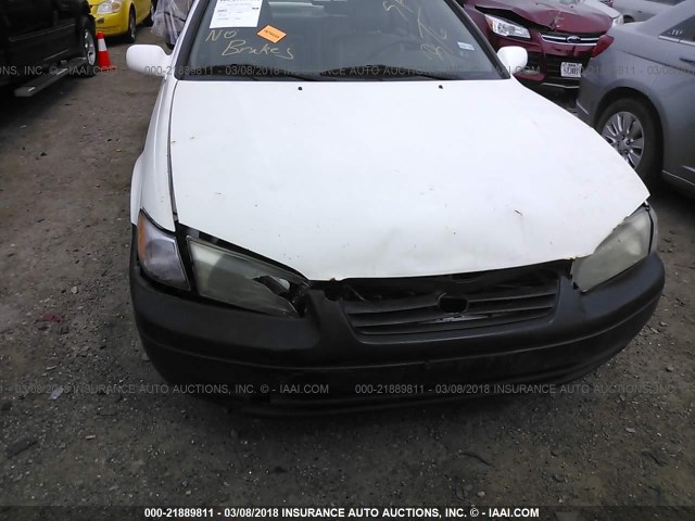 JT2BG22K5W0262841 - 1998 TOYOTA CAMRY CE/LE/XLE 白色 照片 6