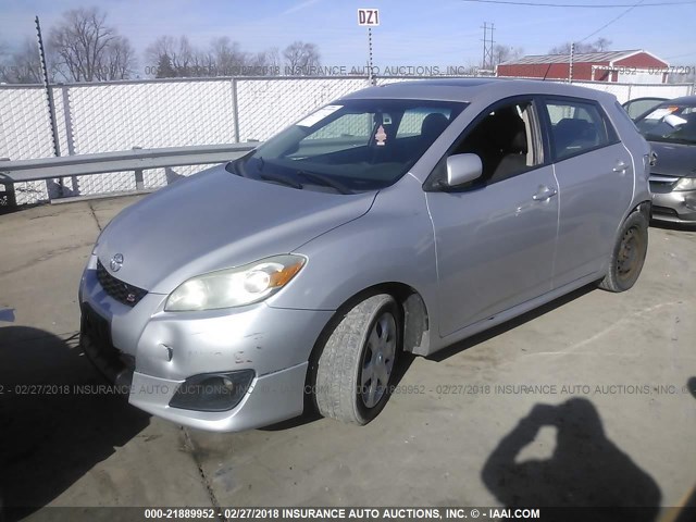 2T1KE40EX9C013385 - 2009 TOYOTA COROLLA MATRIX S SILVER photo 2