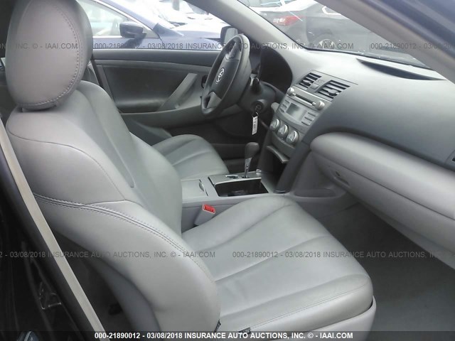 4T4BF3EK1BR202944 - 2011 TOYOTA CAMRY SE/LE/XLE BLACK photo 5