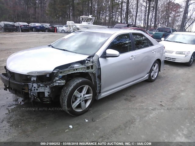4T1BF1FKXCU599486 - 2012 TOYOTA CAMRY SE/LE/XLE Серебристый фото 2