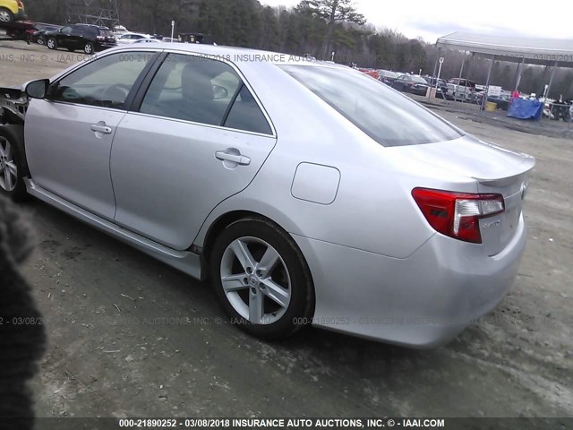 4T1BF1FKXCU599486 - 2012 TOYOTA CAMRY SE/LE/XLE SILVER photo 3