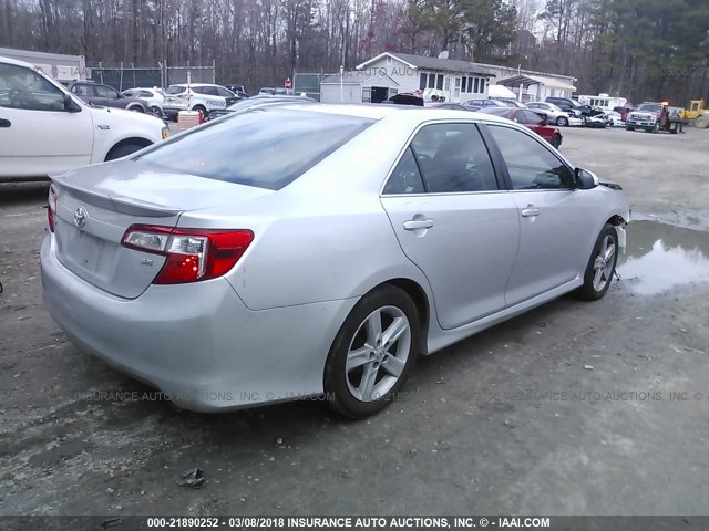 4T1BF1FKXCU599486 - 2012 TOYOTA CAMRY SE/LE/XLE Серебристый фото 4