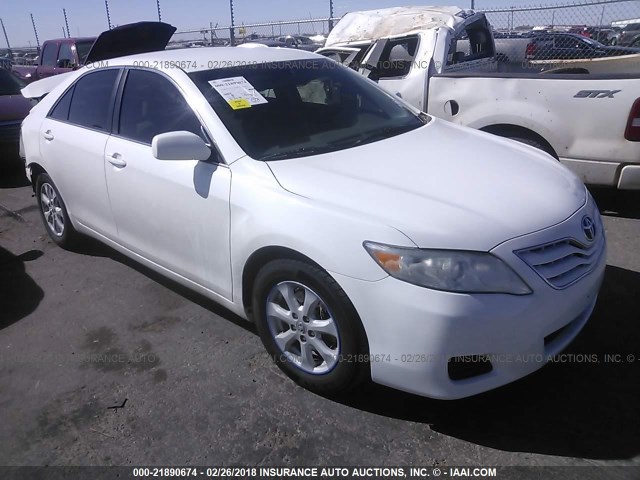 4T4BF3EK8BR214217 - 2011 TOYOTA CAMRY SE/LE/XLE 白色 照片 1