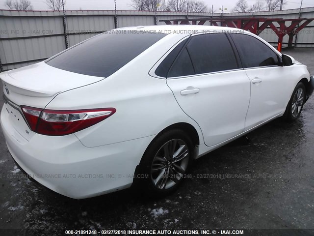 4T1BF1FK5GU216852 - 2016 TOYOTA CAMRY LE/XLE/SE/XSE თეთრი ფოტო 4