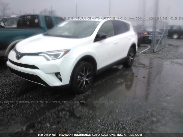 JTMNFREV9HD095000 - 2017 TOYOTA RAV4 SE WHITE photo 2