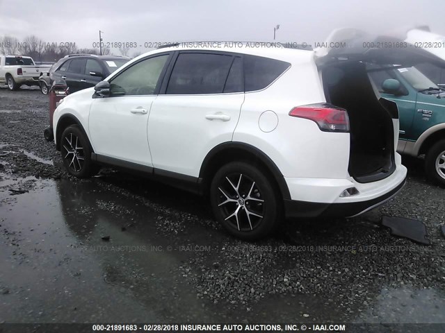 JTMNFREV9HD095000 - 2017 TOYOTA RAV4 SE WHITE photo 3