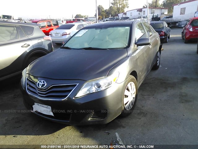 4T1BF3EK7BU182578 - 2011 TOYOTA CAMRY SE/LE/XLE GRAY photo 2