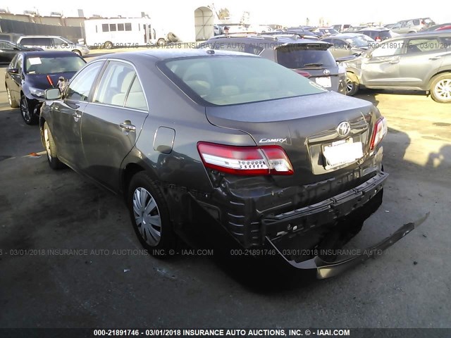 4T1BF3EK7BU182578 - 2011 TOYOTA CAMRY SE/LE/XLE GRAY photo 3