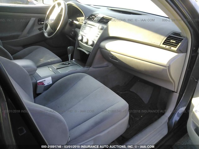 4T1BF3EK7BU182578 - 2011 TOYOTA CAMRY SE/LE/XLE GRAY photo 5