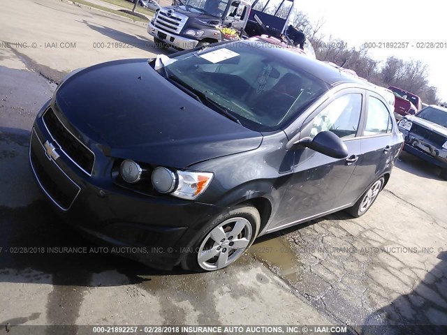 1G1JA5SG4E4144118 - 2014 CHEVROLET SONIC LS GRAY photo 2