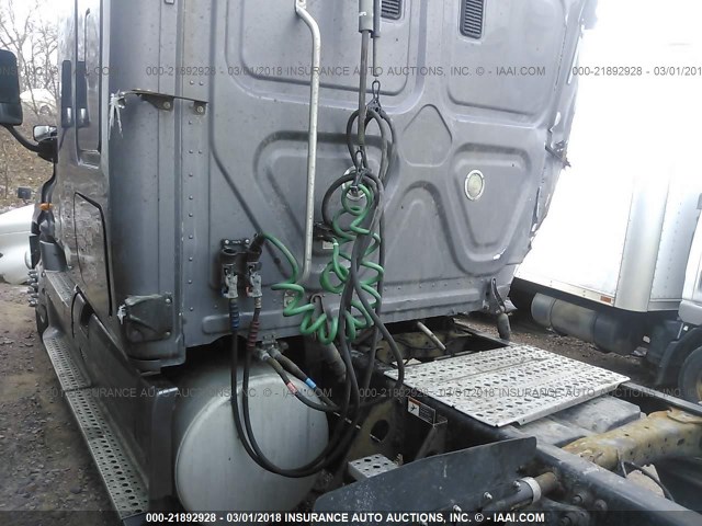 1FUJGLDR2BLBC0188 - 2011 FREIGHTLINER CASCADIA 125  GRAY photo 7