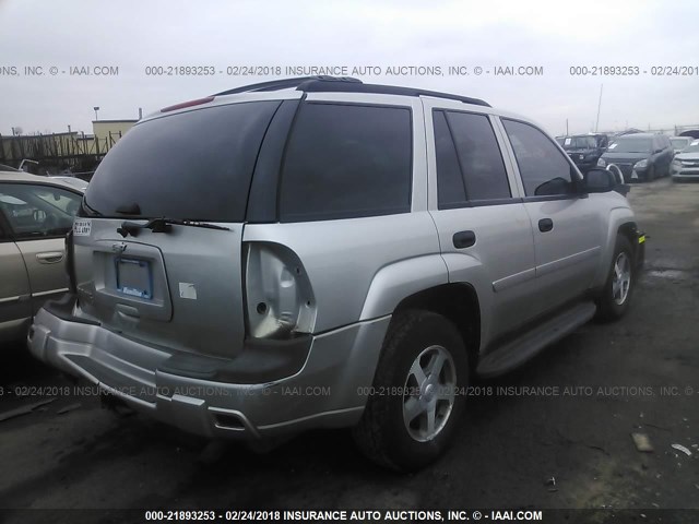 1GNDT13SX62227485 - 2006 CHEVROLET TRAILBLAZER LS/LT SILVER photo 4