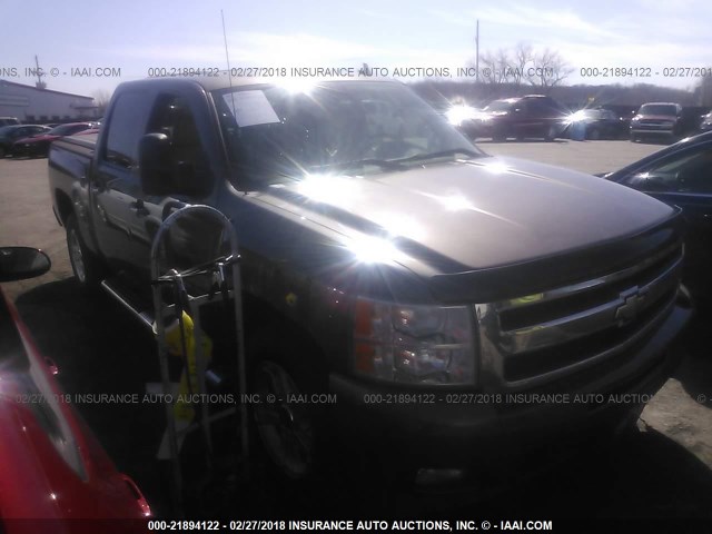 2GCFK13Y071616209 - 2007 CHEVROLET SILVERADO K1500 CREW CAB GRAY photo 1