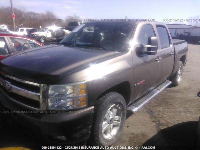 2GCFK13Y071616209 - 2007 CHEVROLET SILVERADO K1500 CREW CAB GRAY photo 2