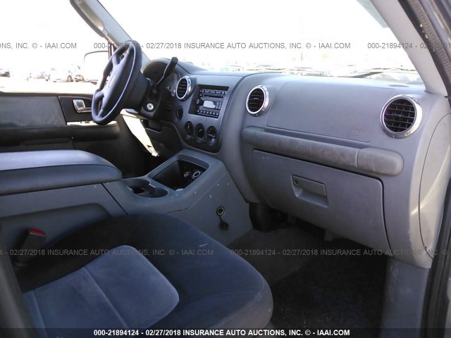 1FMPU16WX4LB86473 - 2004 FORD EXPEDITION XLT 灰色 照片 5