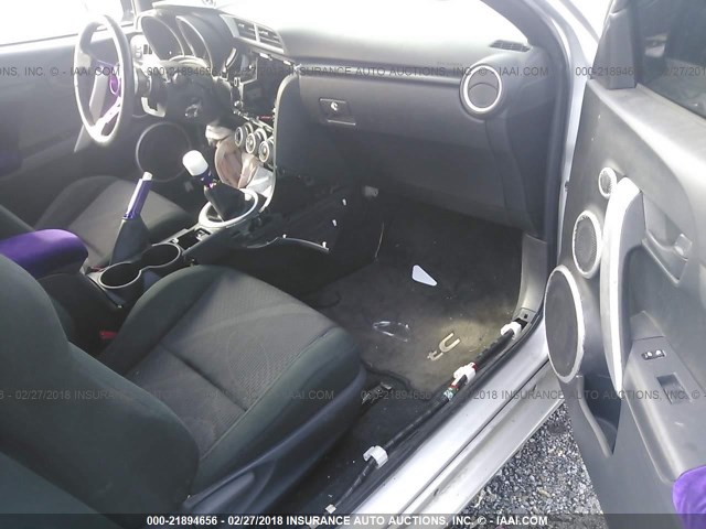 JTKJF5C74B3014454 - 2011 TOYOTA SCION TC 银色 照片 5