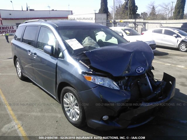 5TDYZ3DC2HS877404 - 2017 TOYOTA SIENNA XLE/LIMITED Light Blue photo 1