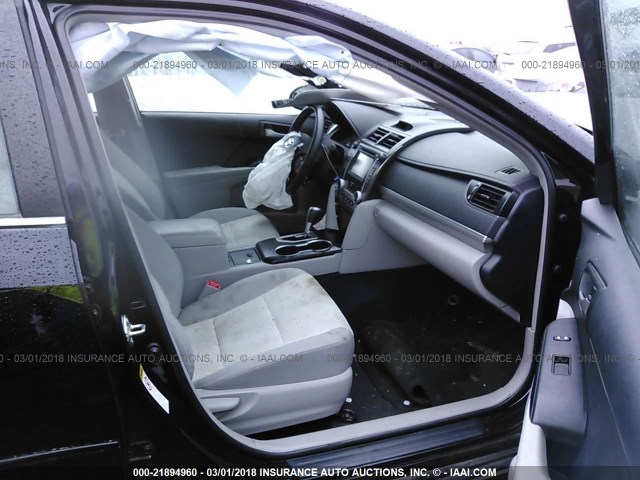 4T1BF1FK6EU357328 - 2014 TOYOTA CAMRY L/SE/LE/XLE 黑色 照片 5
