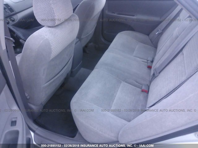 JTDBE32K220025950 - 2002 TOYOTA CAMRY LE/XLE/SE SILVER photo 8