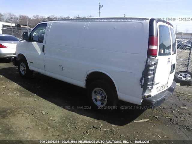 1GCGG25V541139793 - 2004 CHEVROLET EXPRESS G2500  WHITE photo 3