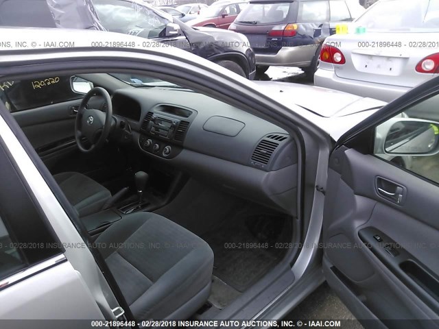 4T1BE32K25U066698 - 2005 TOYOTA CAMRY LE/XLE/SE 银色 照片 5