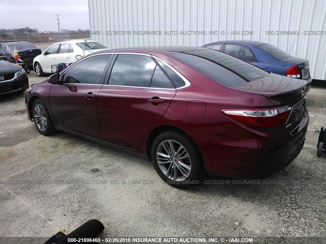 4T1BF1FK9HU797158 - 2017 TOYOTA CAMRY LE/XLE/SE/XSE RED photo 3