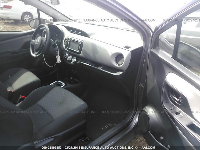 VNKJTUD33GA061409 - 2016 TOYOTA YARIS L/LE GRAY photo 5