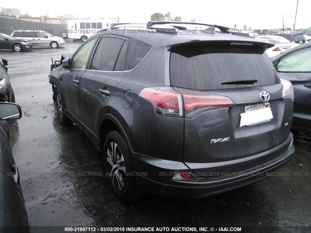 JTMZFREV8HJ134002 - 2017 TOYOTA RAV4 LE GRAY photo 3