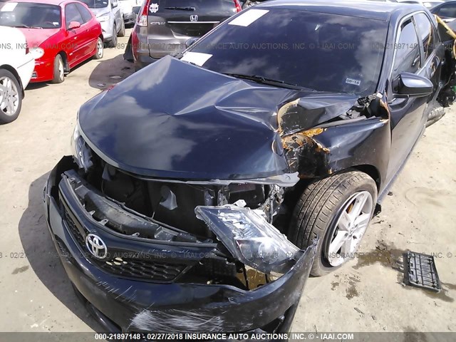 4T1BF1FK5CU058717 - 2012 TOYOTA CAMRY SE/LE/XLE 深蓝色 照片 2