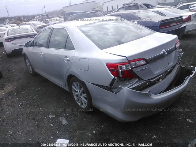 4T4BF1FK8CR240742 - 2012 TOYOTA CAMRY SE/LE/XLE SILVER photo 3