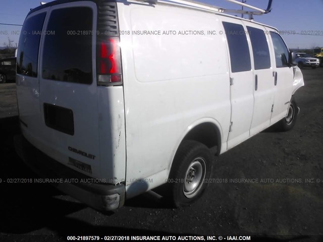 1GCFG25W211108579 - 2001 CHEVROLET EXPRESS G2500  WHITE photo 4