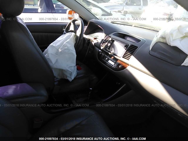 4T1BF30K12U501027 - 2002 TOYOTA CAMRY LE/XLE/SE 白色 照片 5